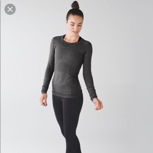 Lululemon Swiftly Tech. Size 6. Dark grey.